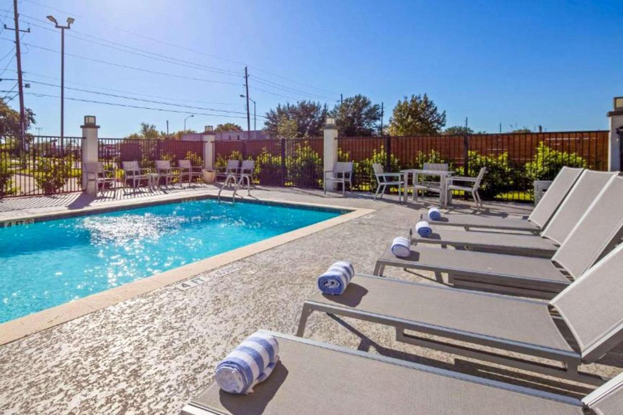 Comfort Inn & Suites Houston I-45 North - Iah Aldine Eksteriør billede